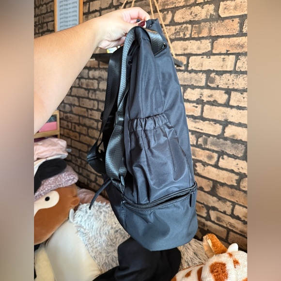 Beyond Yoga Convertible Backpack Gym Bag Black Shoe Compartment Pilates Yoga main image 6